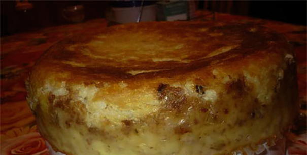 Auflauf aus Kartoffelpüree und Hackfleisch in einem Slow Cooker