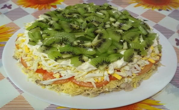 Geräucherter Hühnchen-Kiwi-Salat