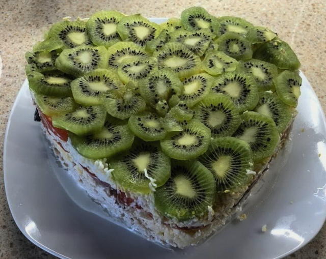 Hühnchen-Kiwi-Blättersalat