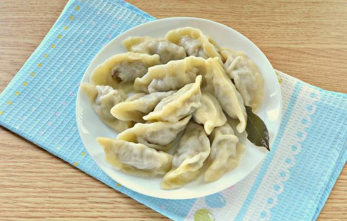 Pierogi z surowymi ziemniakami i mięsem