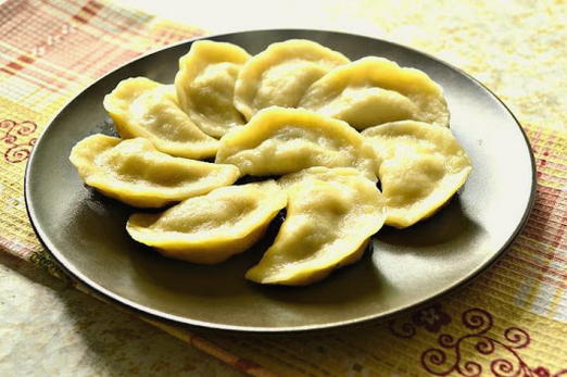 Pierogi z surowymi ziemniakami i grzybami