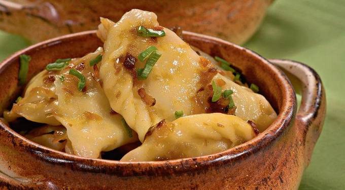 Pierogi z ziemniakami w cieście w mleku