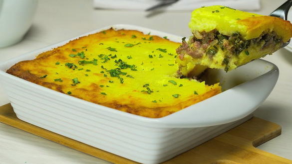 Fleischauflauf aus Kartoffelpüree und Hackfleisch