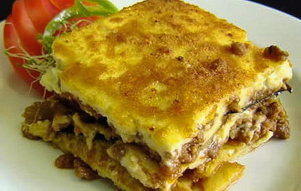 Kartoffelauflauf mit Hackfleisch, Käse und Champignons im Ofen