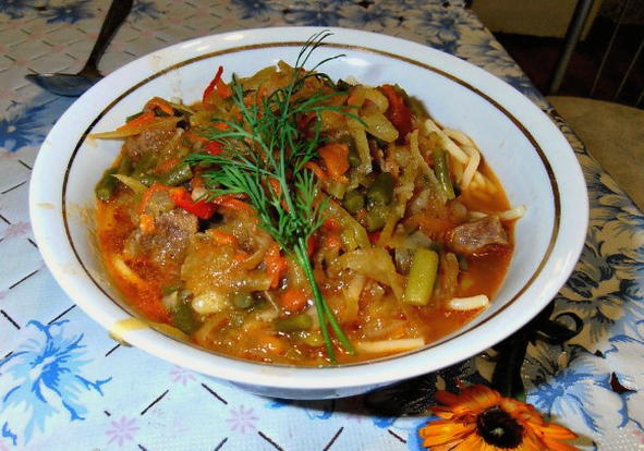 Üzbég marha lagman