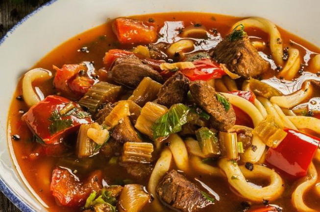 Beef lagman in een Redmond slowcooker