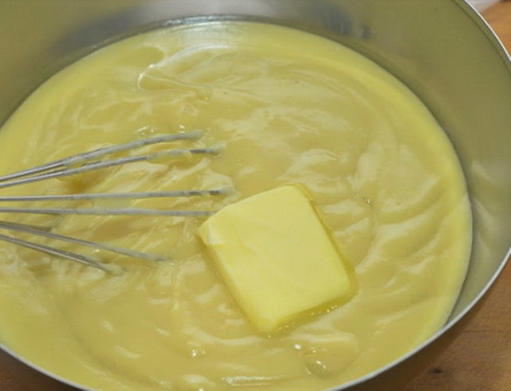 Crema al latte per torta al miele