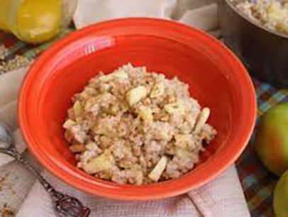 Weizenbrei mit Äpfeln