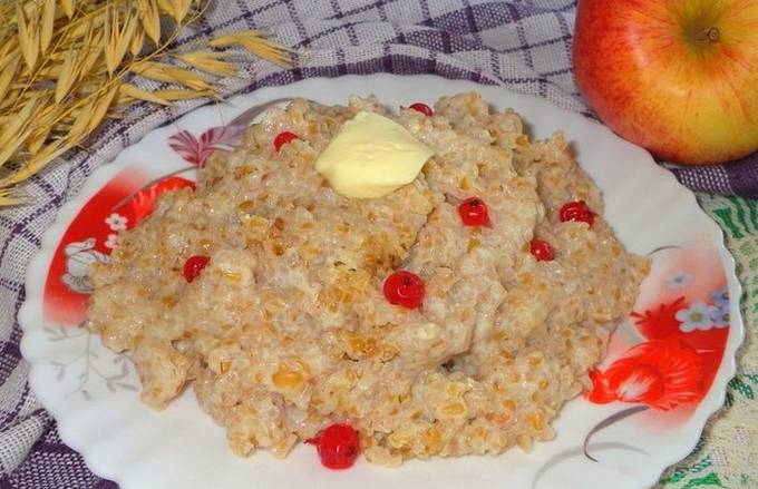 Weizenbrei mit Milch in einem Slow Cooker