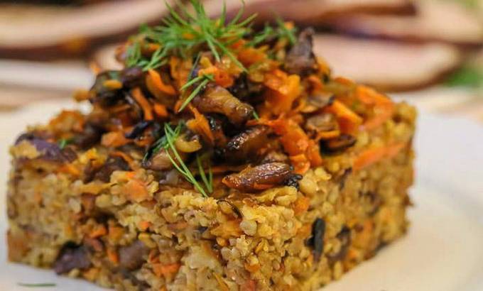 Weizenbrei auf Wasser mit Fleisch