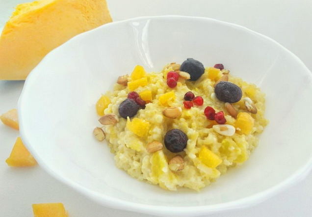 Weizenbrei auf Wasser mit Kürbis