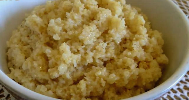 Weizenbrei auf Wasser mit Butter