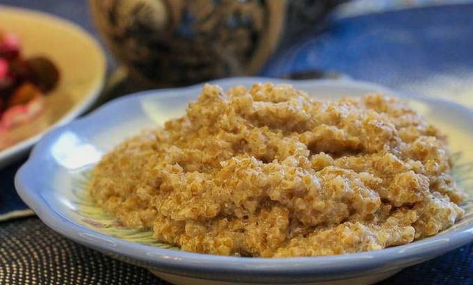 Weizenbrei mit Milch und Wasser