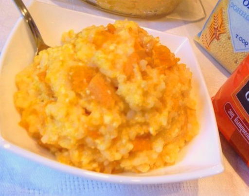 Porridge Freundschaft auf Milch mit Kürbis