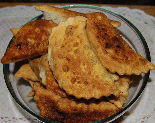 Gebäck mit Hackfleisch vom Schwein und Rind