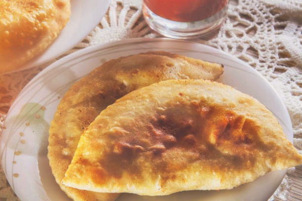 Chebureks auf Brandteig ohne Wodka