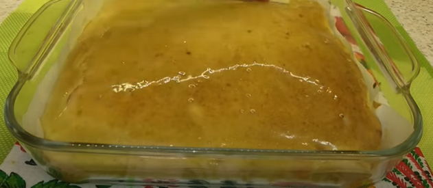 Ciasto z kapusty w galarecie ze śmietaną i kefirem w piekarniku