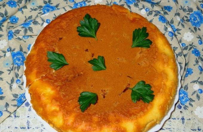 Gelierte Kohlpastete mit Milch in einem langsamen Kocher