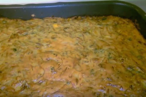 Torta in gelatina con maionese con verza e uova al forno