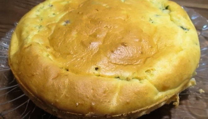 Kraut-Gelee-Torte mit Hackfleisch auf Sauerrahm und Mayonnaise