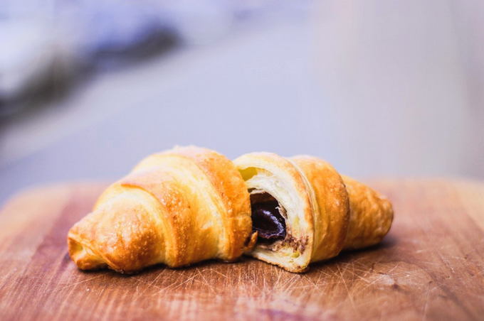 Lisnati kroasani s čokoladom i bananom