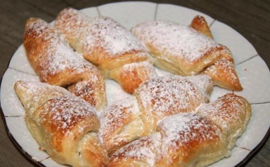 Kroasani od cimeta od lisnatog tijesta