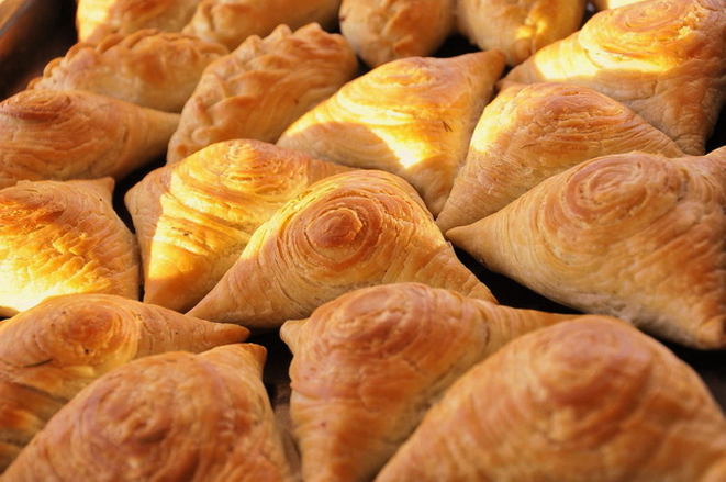 Samsa mit Kürbis auf Usbekisch im Ofen