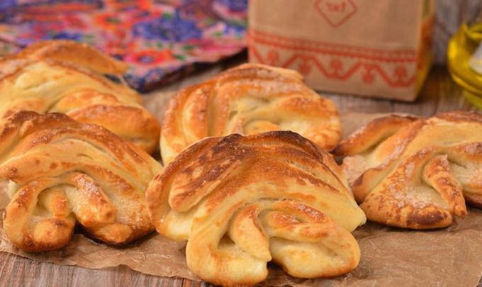 Panini dolci di pasta lievitata al forno
