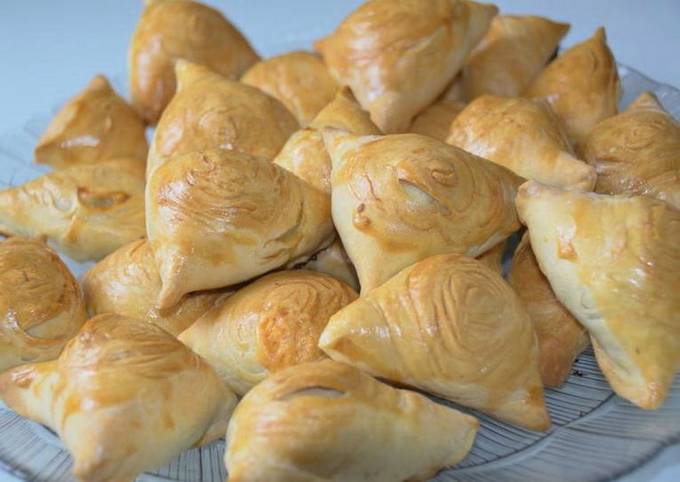 Samsa mit Kartoffeln und Käse