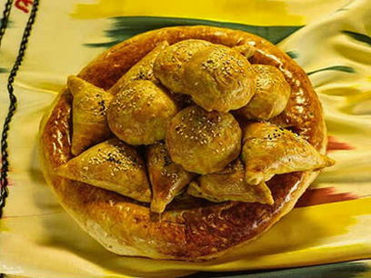 Blätterteig-Samsa mit Hühnchen und Zwiebeln