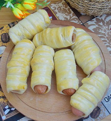 Wie schön, eine Wurst in Blätterteig zu wickeln