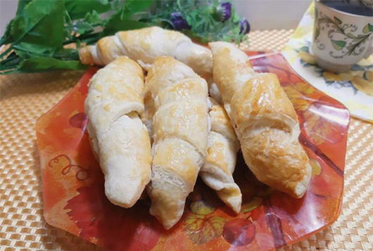 Croassants s kondenziranim mlijekom u pećnici