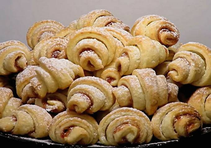 Hüttenkäseröllchen mit Marmelade