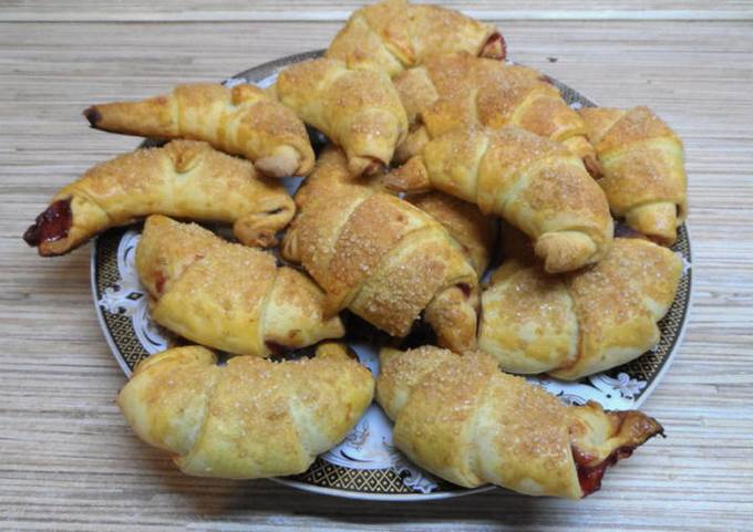Bagels mit Marmelade auf Margarine und Sauerrahm