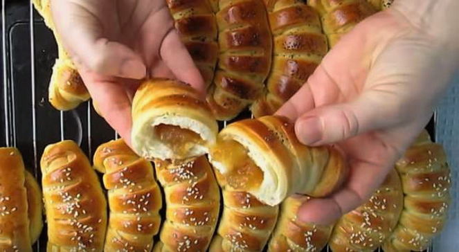 Bagels mit Marmelade auf Kefir mit Hefe