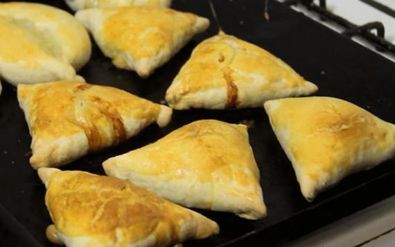 Samsa aus gekauftem Blätterteig