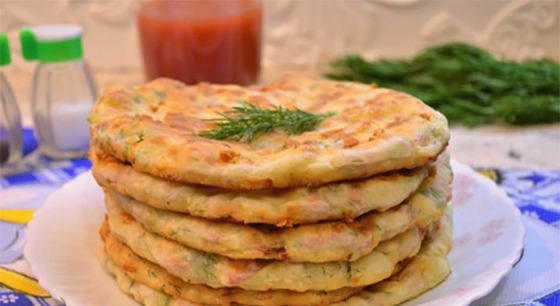 Tortilla sajttal, kolbásszal és paradicsommal