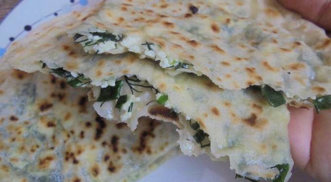 Török tortilla sajttal és gyógynövényekkel