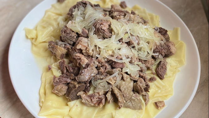 Gans Beshbarmak mit Kartoffeln