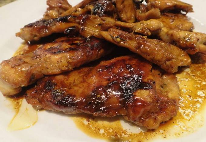 Ali in salsa di soia con miele e aglio al forno