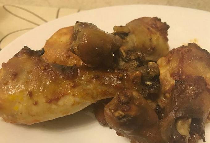 Hähnchenschenkel in Honig-Senf-Sauce im Ofen