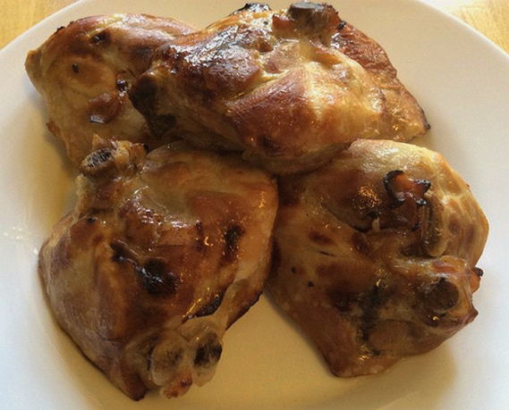 Hühnerfleisch in Honig-Sojasauce mit Senf