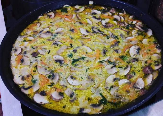 Fegato di pollo con funghi, cipolle e carote