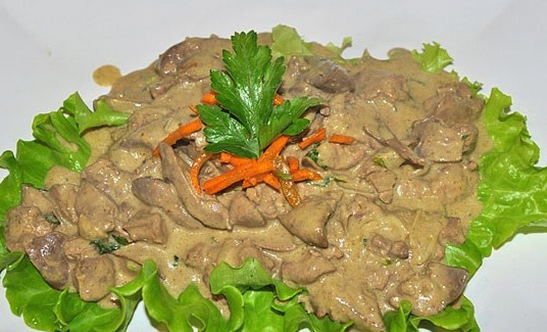 Fegato di pollo in panna e panna acida