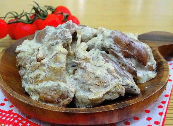 Kyllingelever i en cremet sauce med løg