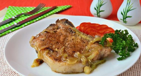 Maiale al forno con l'osso
