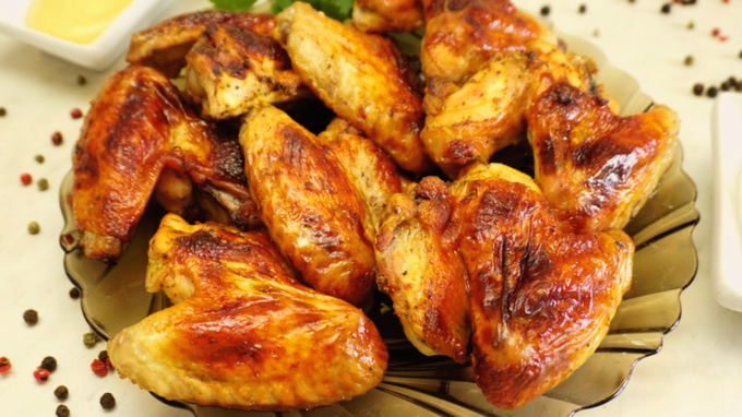Alette di pollo in salsa di soia, miele e senape al forno