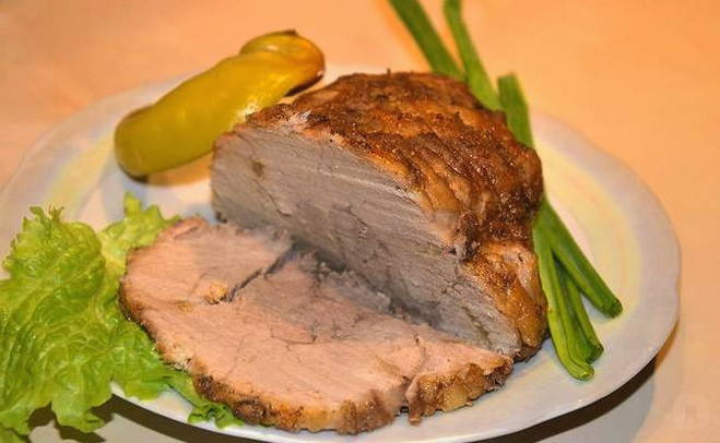 Come cuocere la carne di maiale intera al forno