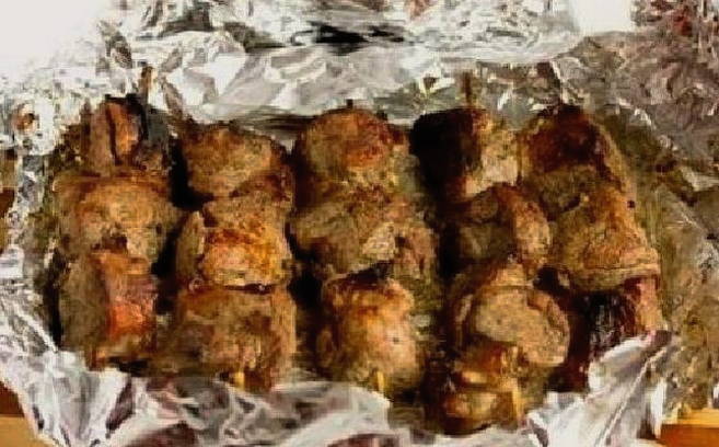 Kawałki wieprzowiny jak kebab w piekarniku