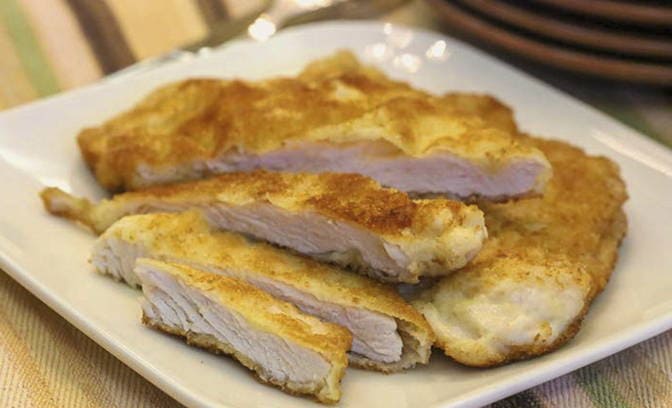 Putensteak in der Pfanne, paniert